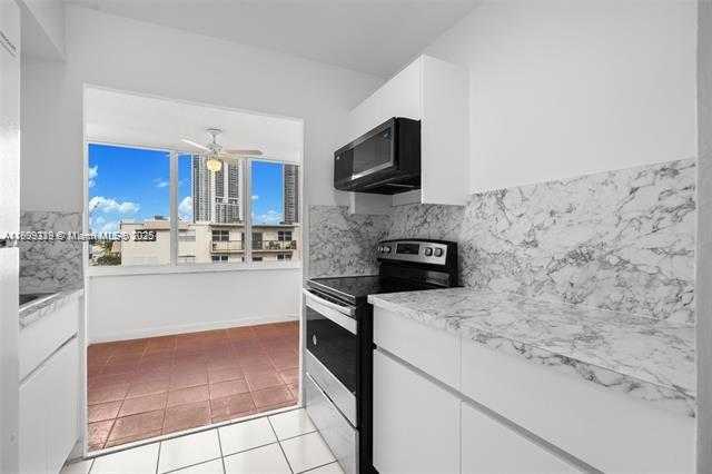 Small Image of 250 180TH DR #505, Sunny Isles Beach Number 7