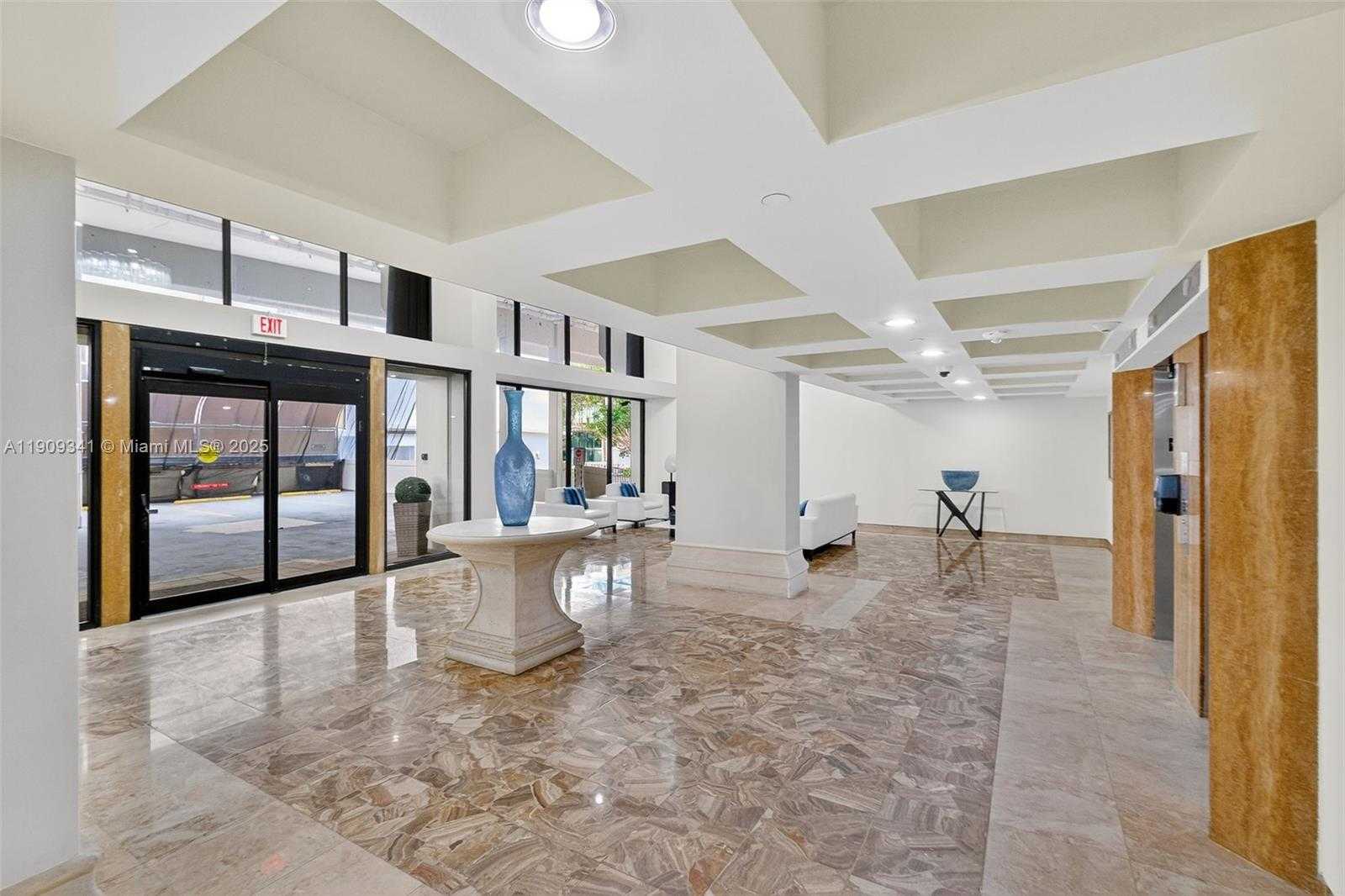 Small Image of 6061 COLLINS AVE #7B, Miami Beach Number 2