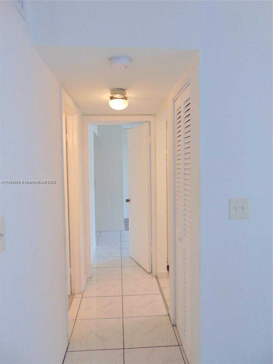 Small Image of 250 180TH DR #303, Sunny Isles Beach Number 10