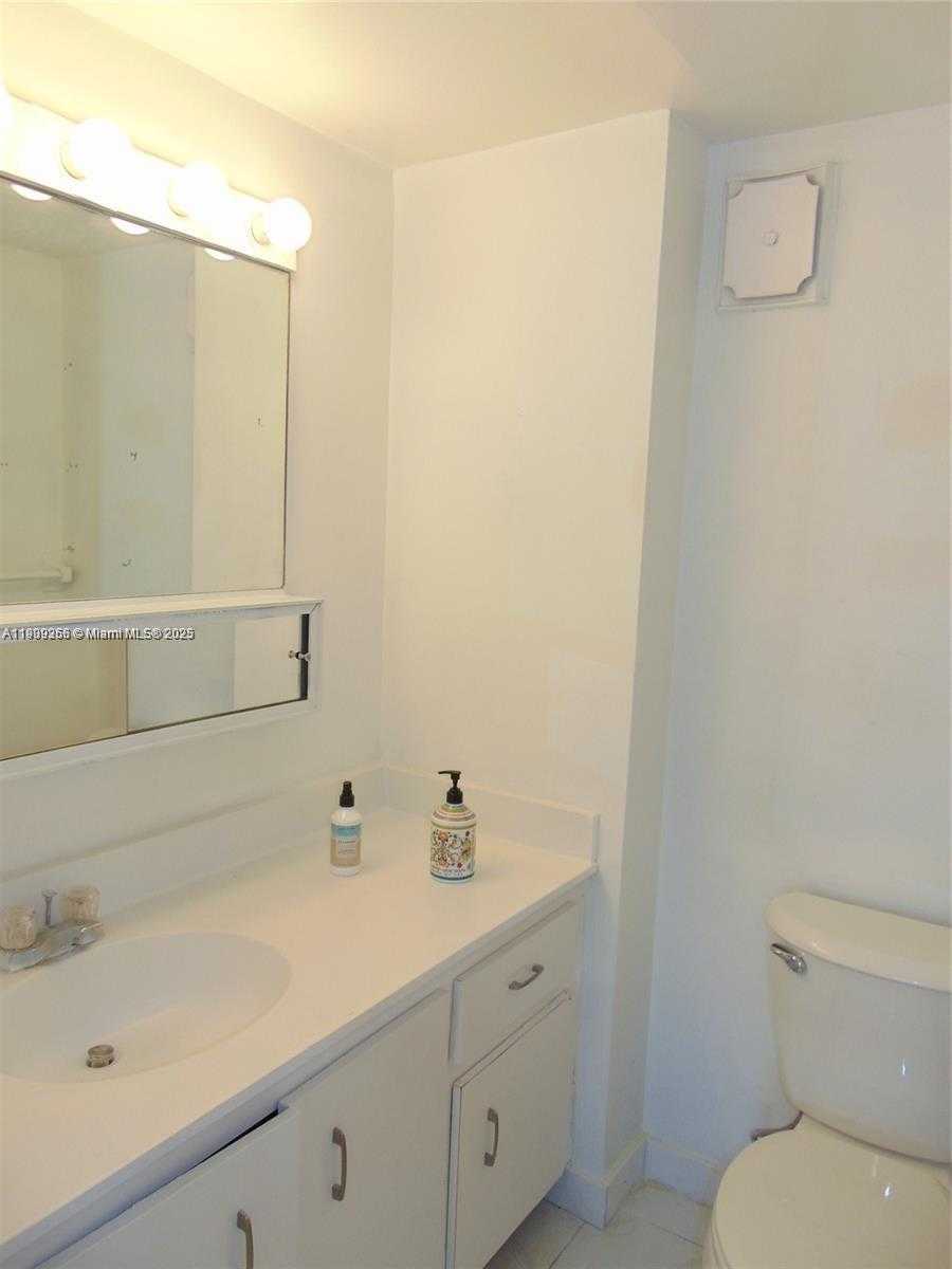 Small Image of 250 180TH DR #303, Sunny Isles Beach Number 11