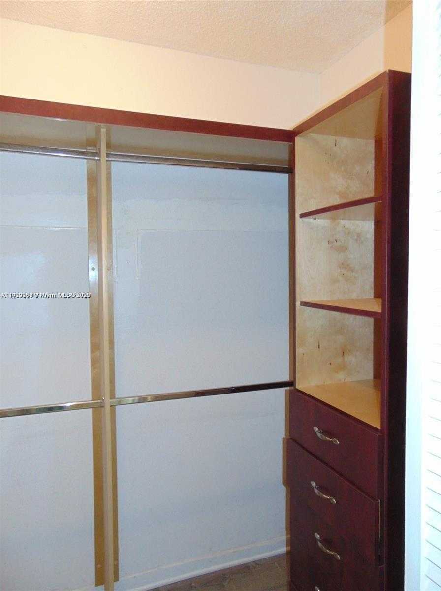 Small Image of 250 180TH DR #303, Sunny Isles Beach Number 14