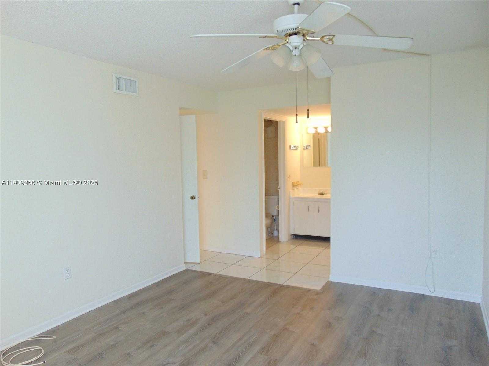 Small Image of 250 180TH DR #303, Sunny Isles Beach Number 15