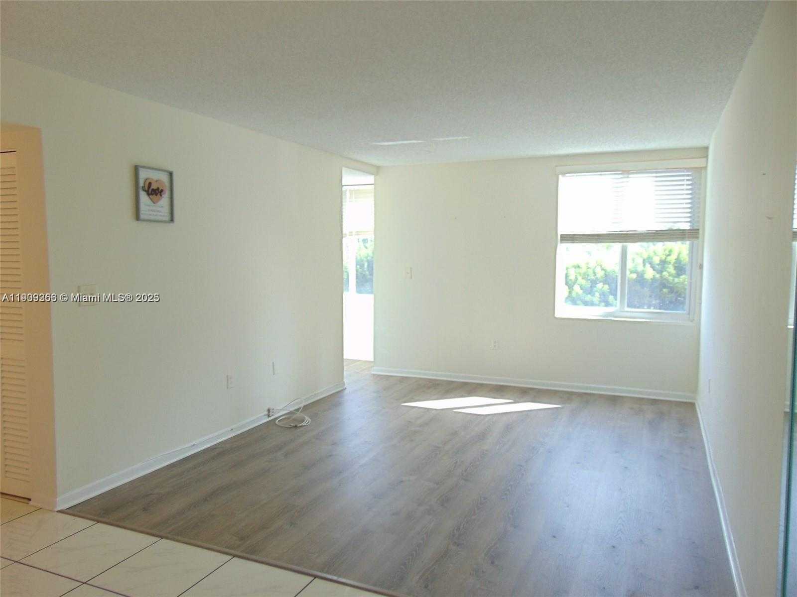 Small Image of 250 180TH DR #303, Sunny Isles Beach Number 5