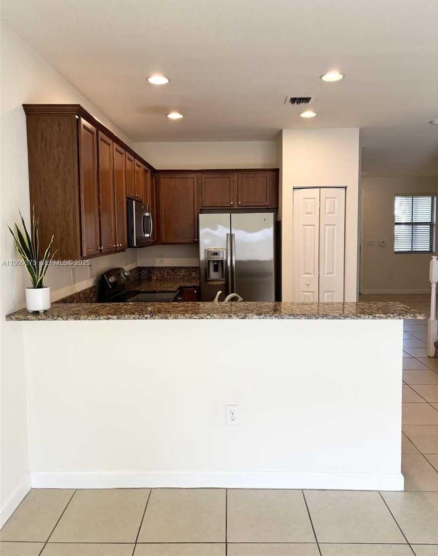 Small Image of 8875 NORTH WEST 102ND PL, Doral Number 3