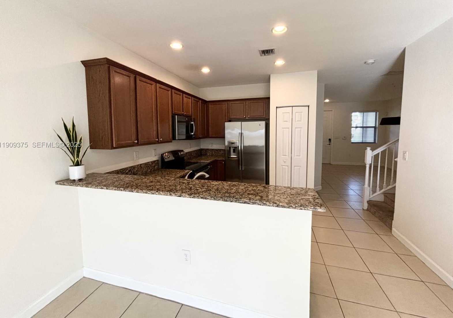 Small Image of 8875 NORTH WEST 102ND PL, Doral Number 5