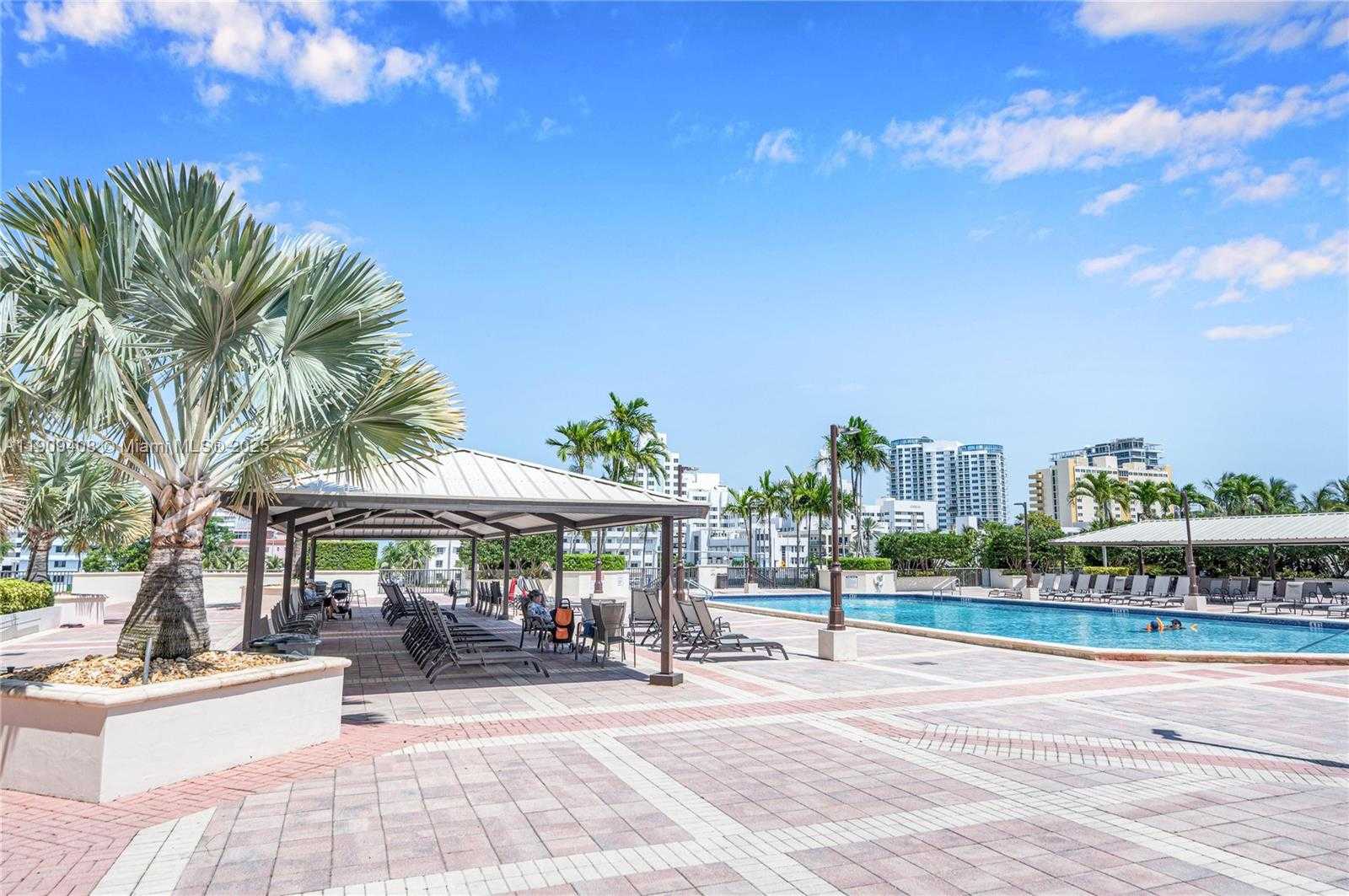 Small Image of 4101 PINE TREE DR #802, Miami Beach Number 19