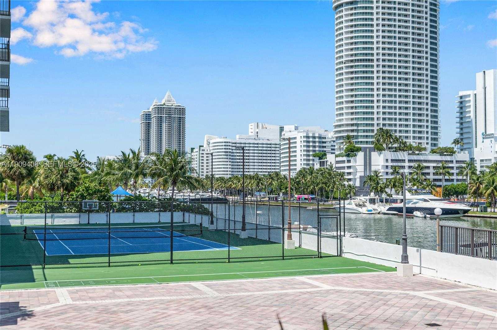Small Image of 4101 PINE TREE DR #802, Miami Beach Number 57