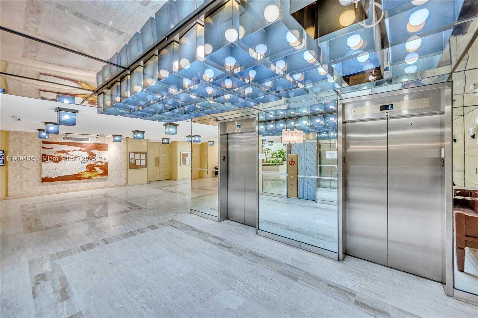 Small Image of 4101 PINE TREE DR #802, Miami Beach Number 9