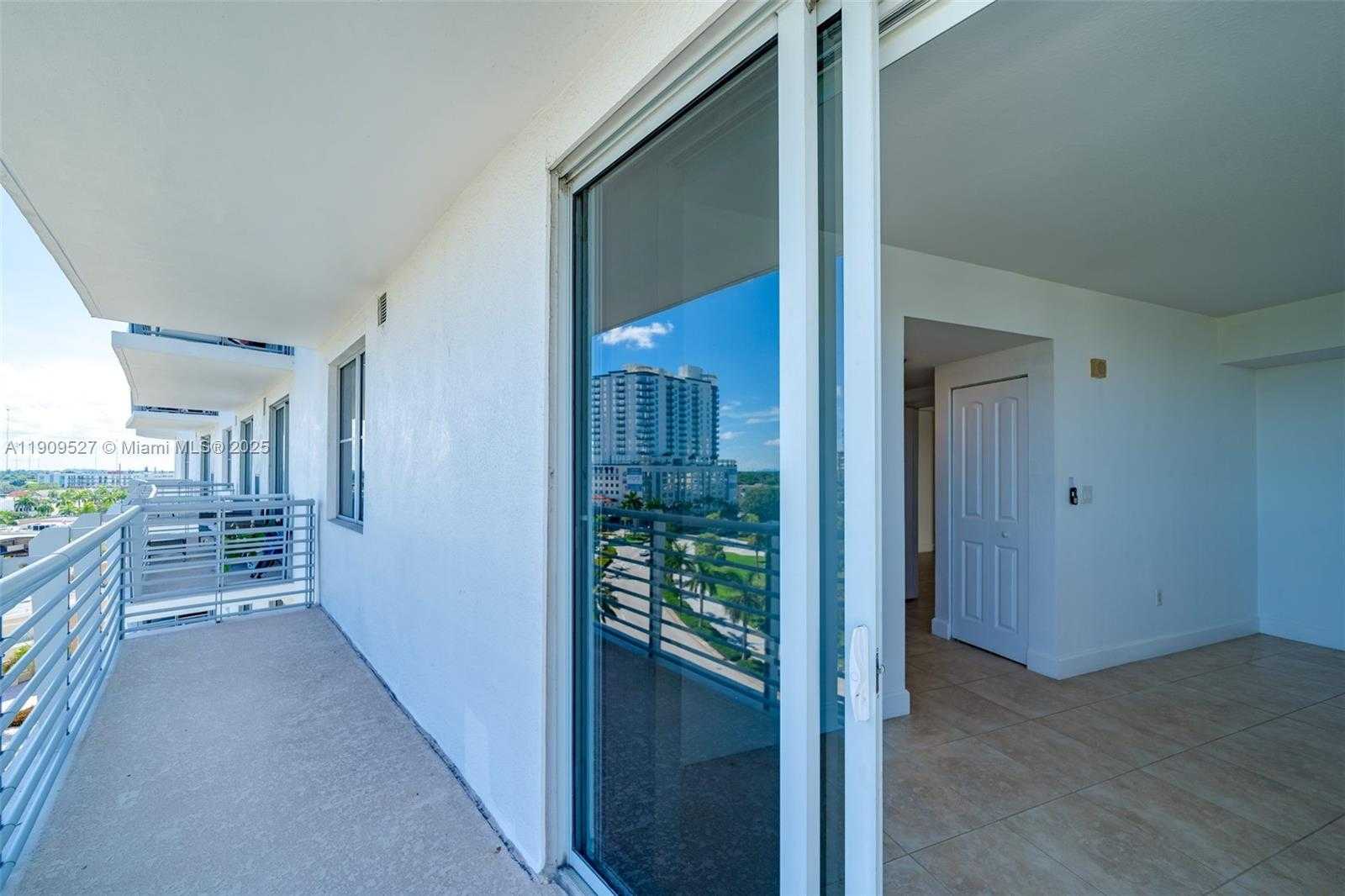Small Image of 1830 RADIUS DR #823, Hollywood Number 34