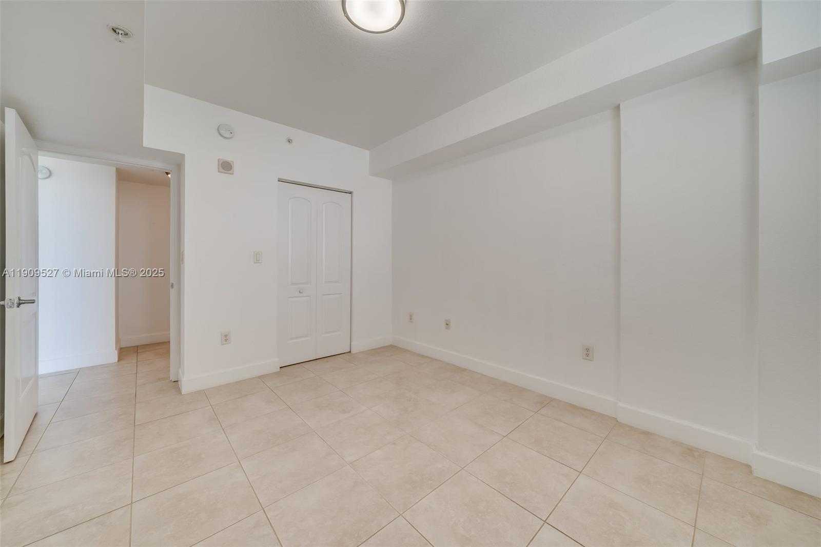 Small Image of 1830 RADIUS DR #823, Hollywood Number 42