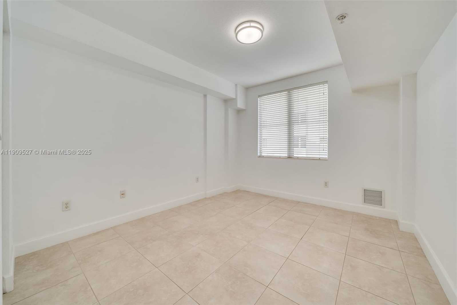 Small Image of 1830 RADIUS DR #823, Hollywood Number 43