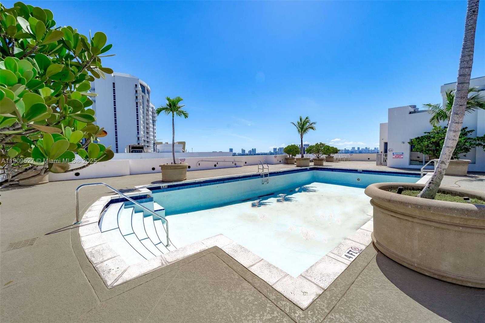 Small Image of 1830 RADIUS DR #823, Hollywood Number 50