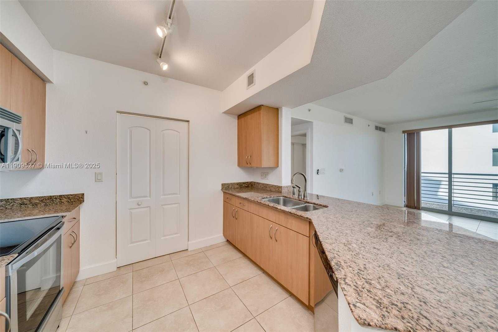 Small Image of 1830 RADIUS DR #823, Hollywood Number 7