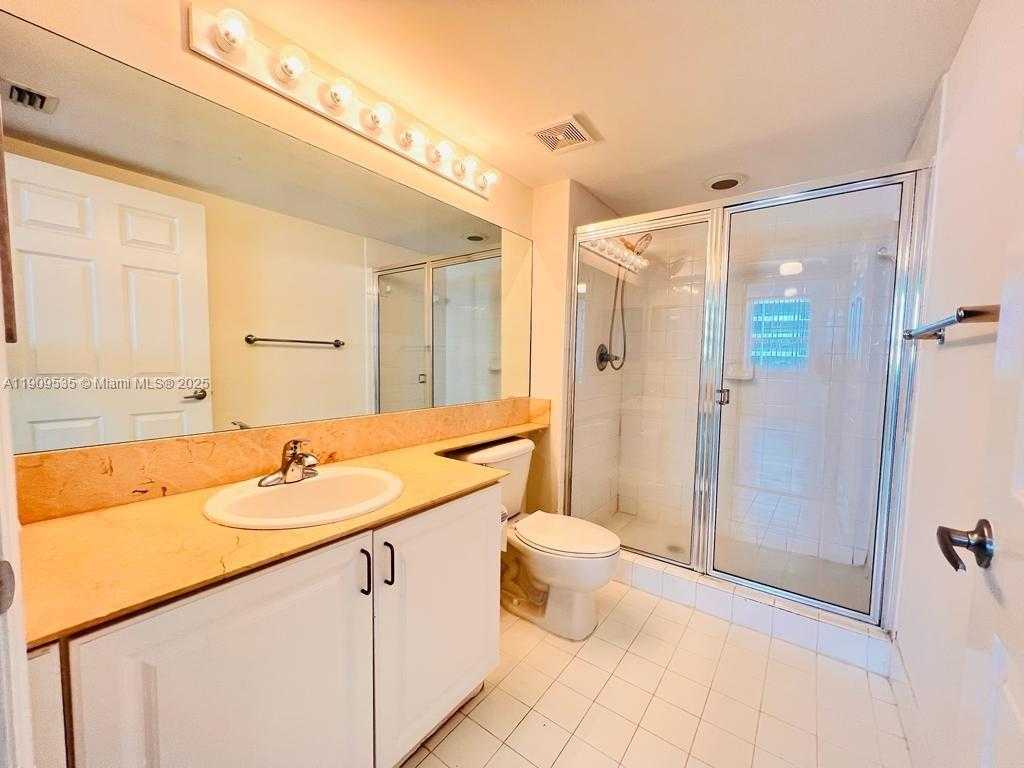 Small Image of 1155 BRICKELL BAY DR #1602, Miami Number 17