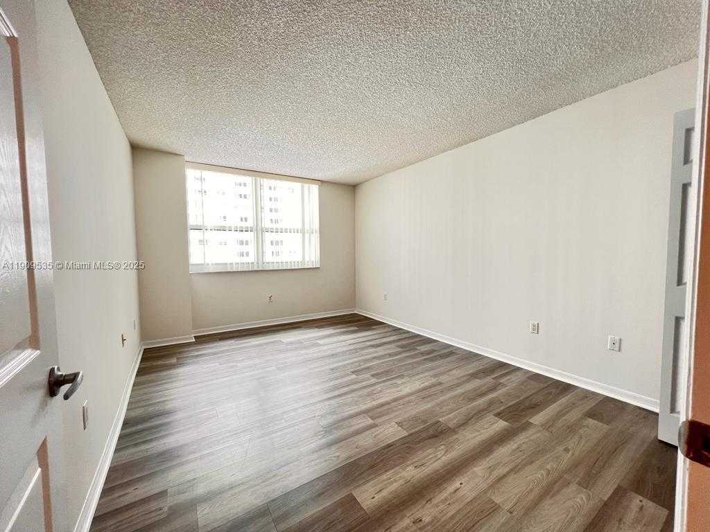 Small Image of 1155 BRICKELL BAY DR #1602, Miami Number 18