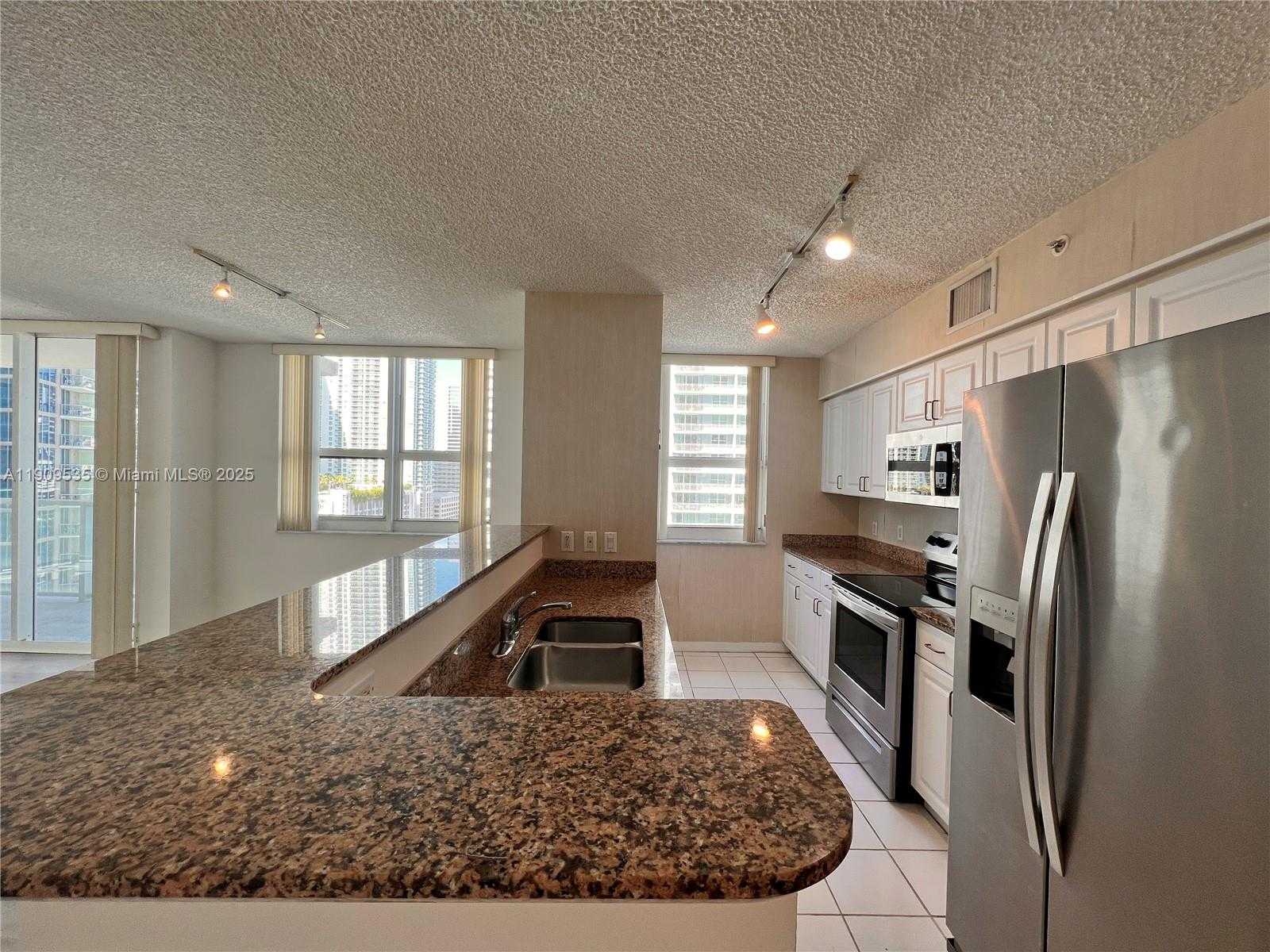 Small Image of 1155 BRICKELL BAY DR #1602, Miami Number 3