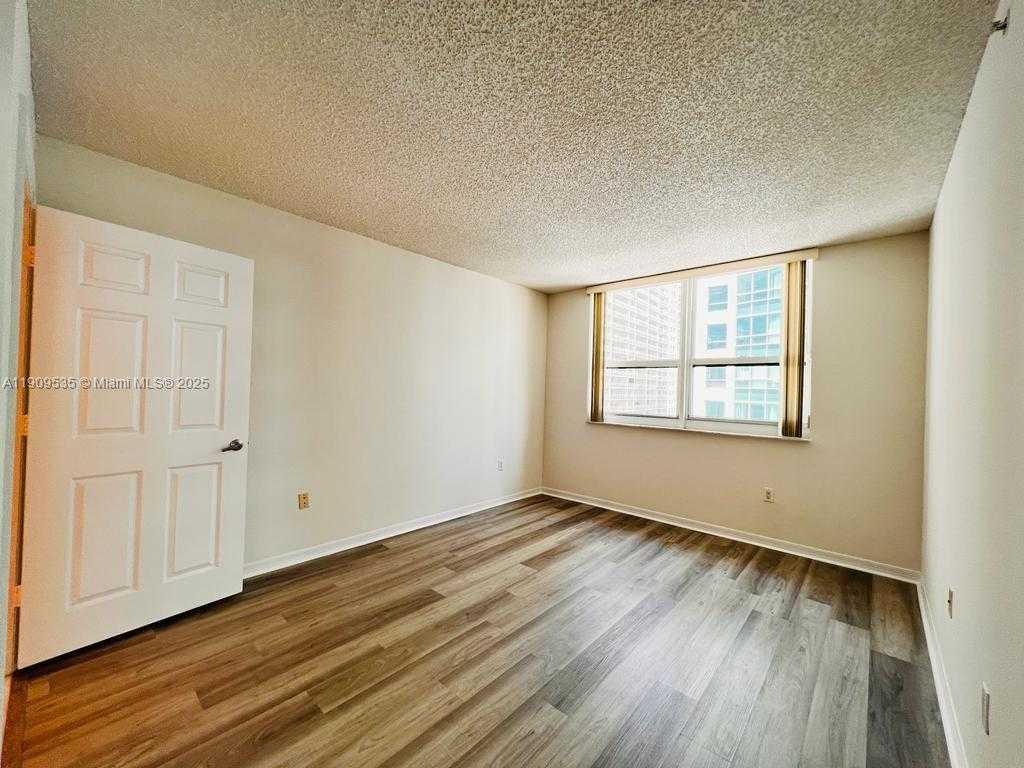 Small Image of 1155 BRICKELL BAY DR #1602, Miami Number 8