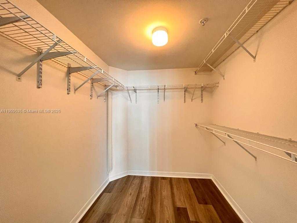 Small Image of 1155 BRICKELL BAY DR #1602, Miami Number 9