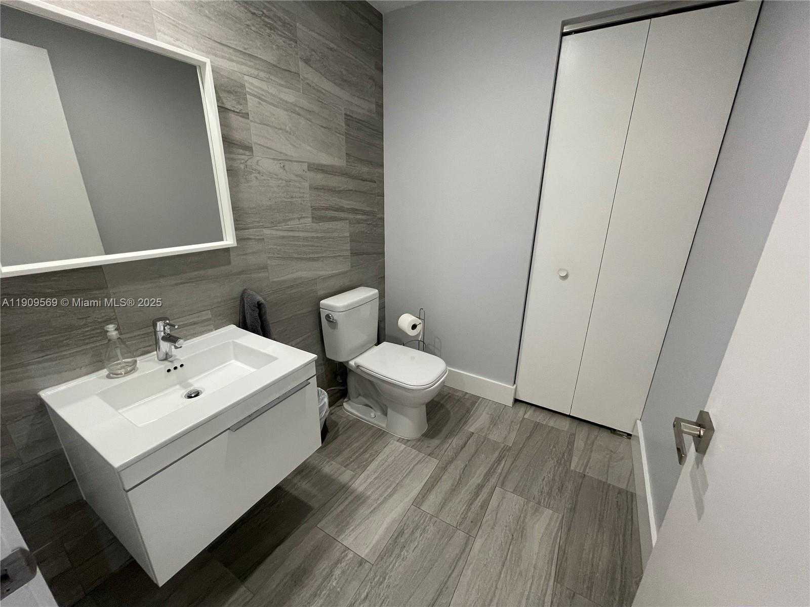 Small Image of 17301 BISCAYNE BLVD #1506, North Miami Beach Number 14