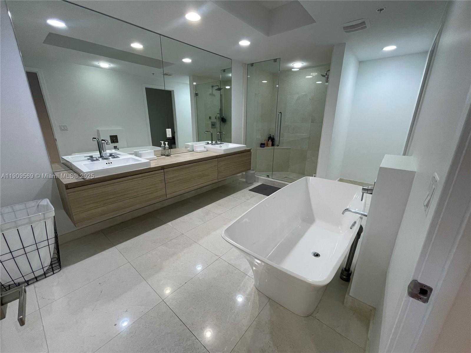 Small Image of 17301 BISCAYNE BLVD #1506, North Miami Beach Number 20