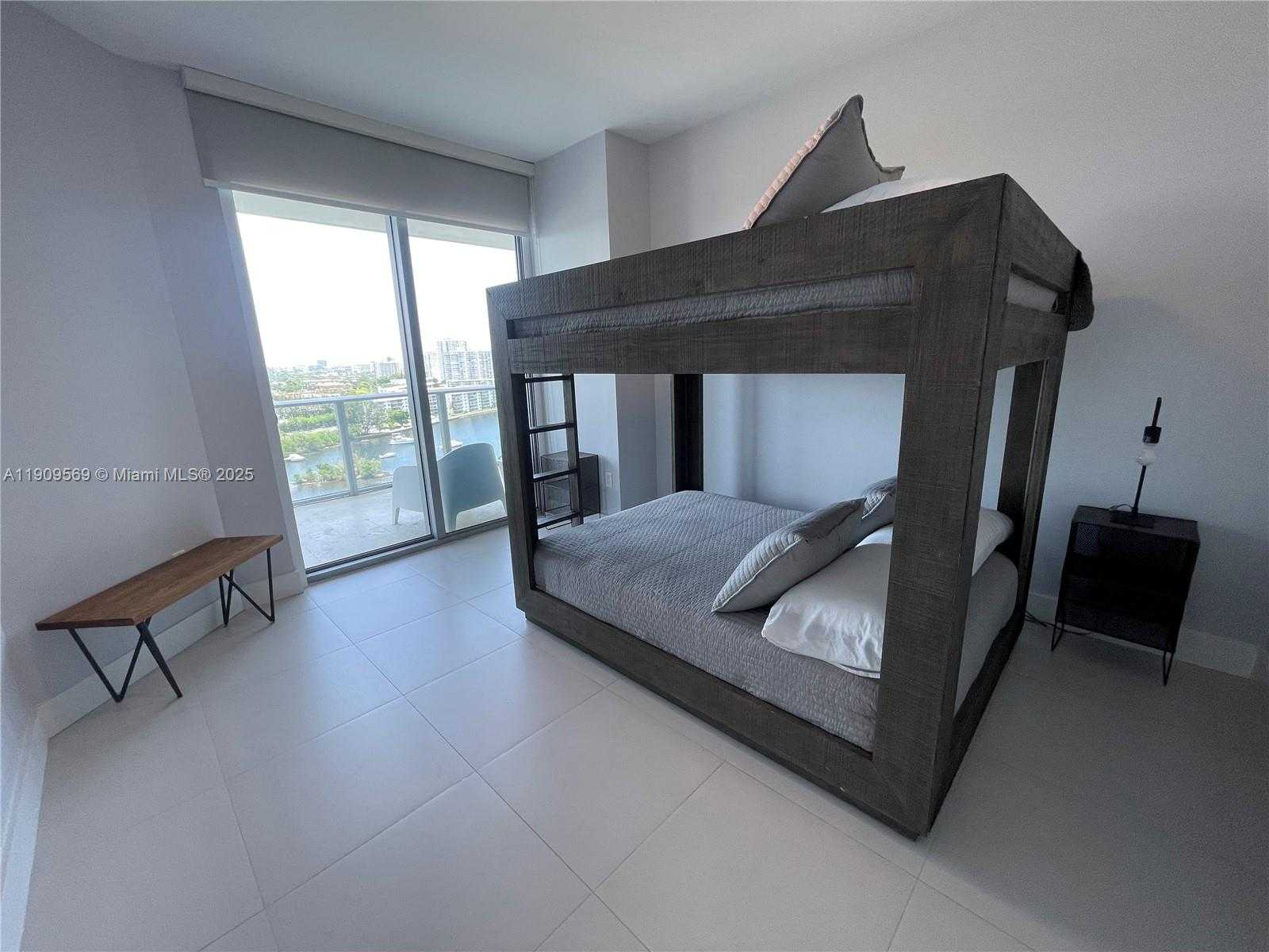 Small Image of 17301 BISCAYNE BLVD #1506, North Miami Beach Number 25