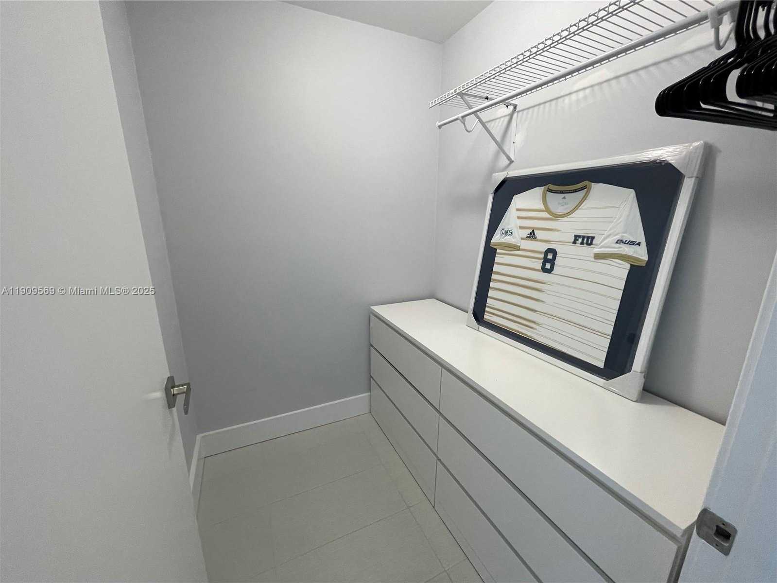 Small Image of 17301 BISCAYNE BLVD #1506, North Miami Beach Number 26