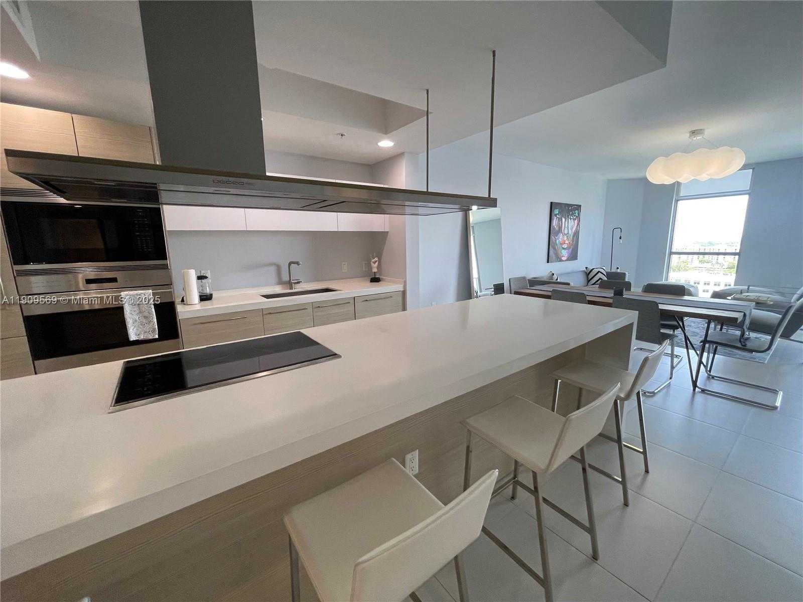 Small Image of 17301 BISCAYNE BLVD #1506, North Miami Beach Number 7