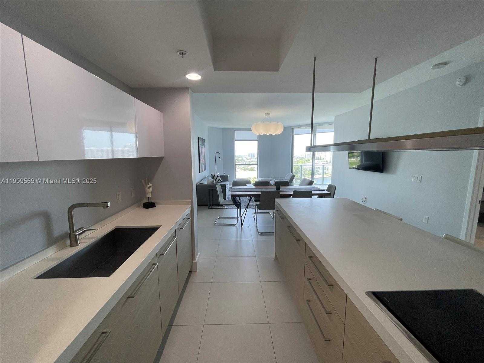 Small Image of 17301 BISCAYNE BLVD #1506, North Miami Beach Number 9