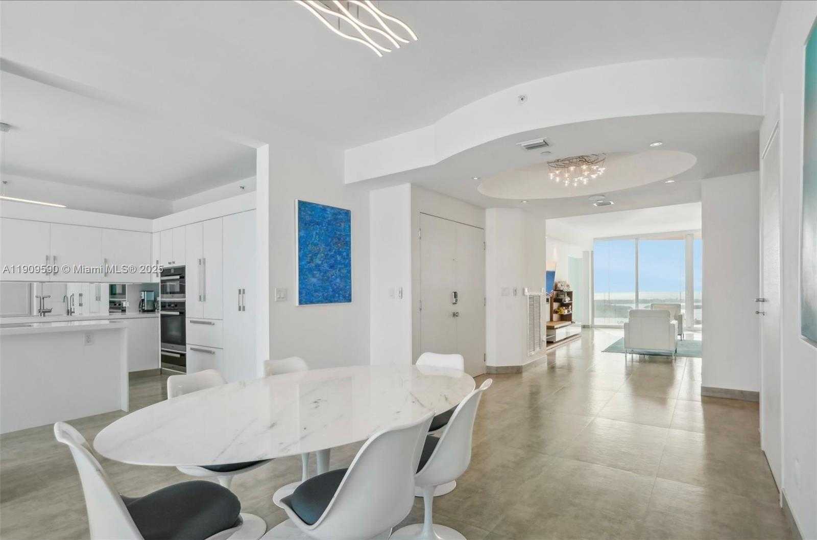 Small Image of 300 SOUTH POINTE DR #3502, Miami Beach Number 11