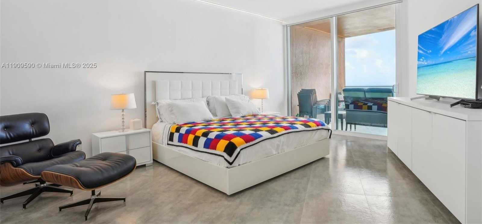 Small Image of 300 SOUTH POINTE DR #3502, Miami Beach Number 13