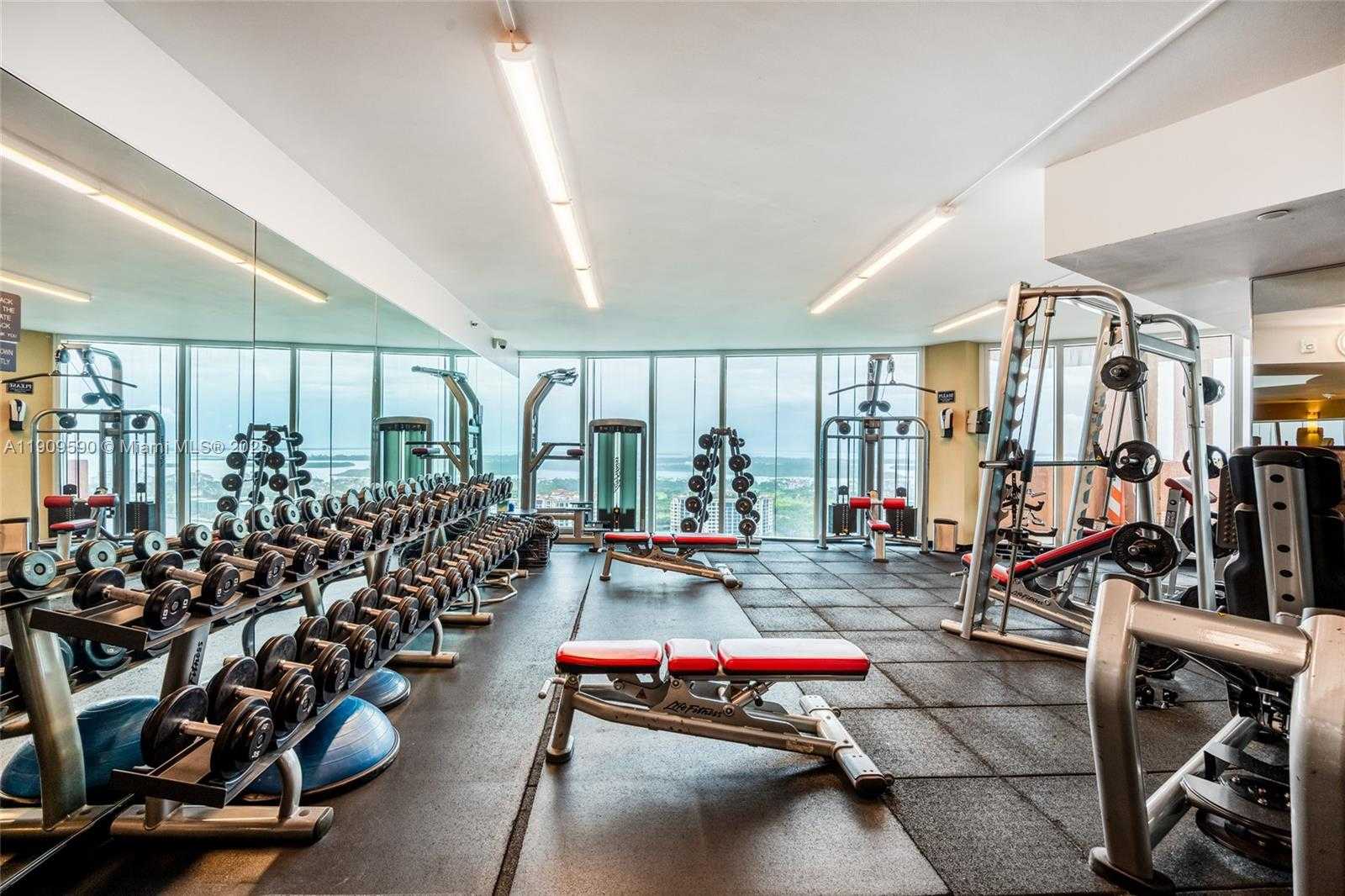 Small Image of 300 SOUTH POINTE DR #3502, Miami Beach Number 29