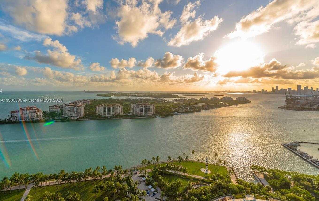 Small Image of 300 SOUTH POINTE DR #3502, Miami Beach Number 3