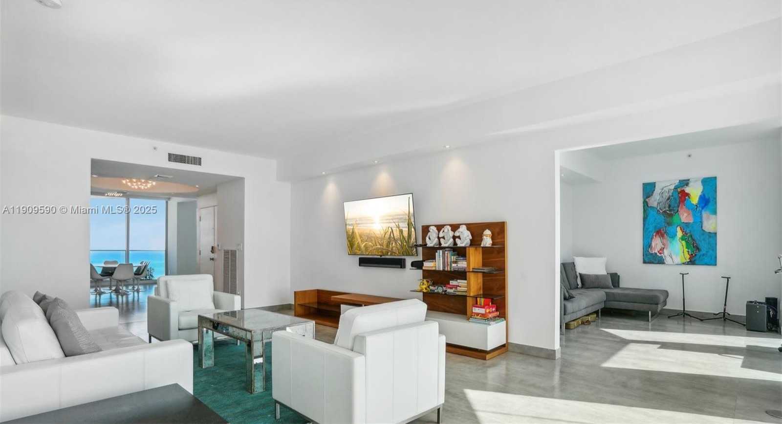 Small Image of 300 SOUTH POINTE DR #3502, Miami Beach Number 5