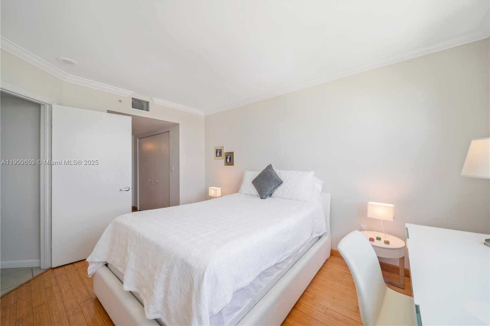 Small Image of 90 ALTON RD #2201, Miami Beach Number 11