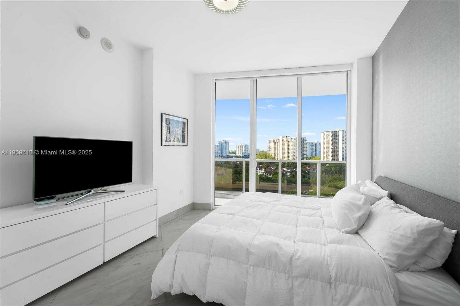 Small Image of 4100 ISLAND BLVD #903, Aventura Number 16