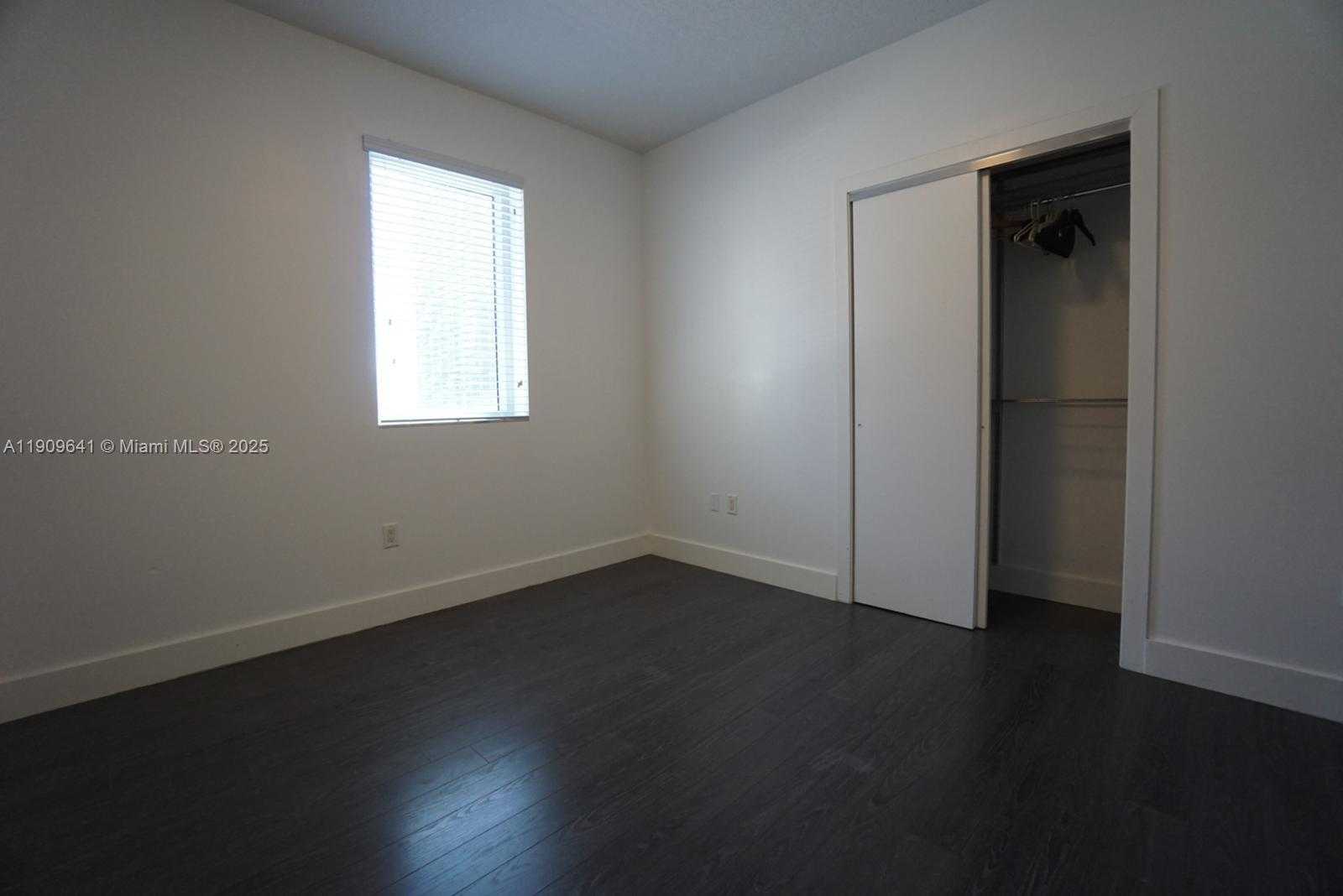 Small Image of 1060 BRICKELL AVE #1411, Miami Number 19