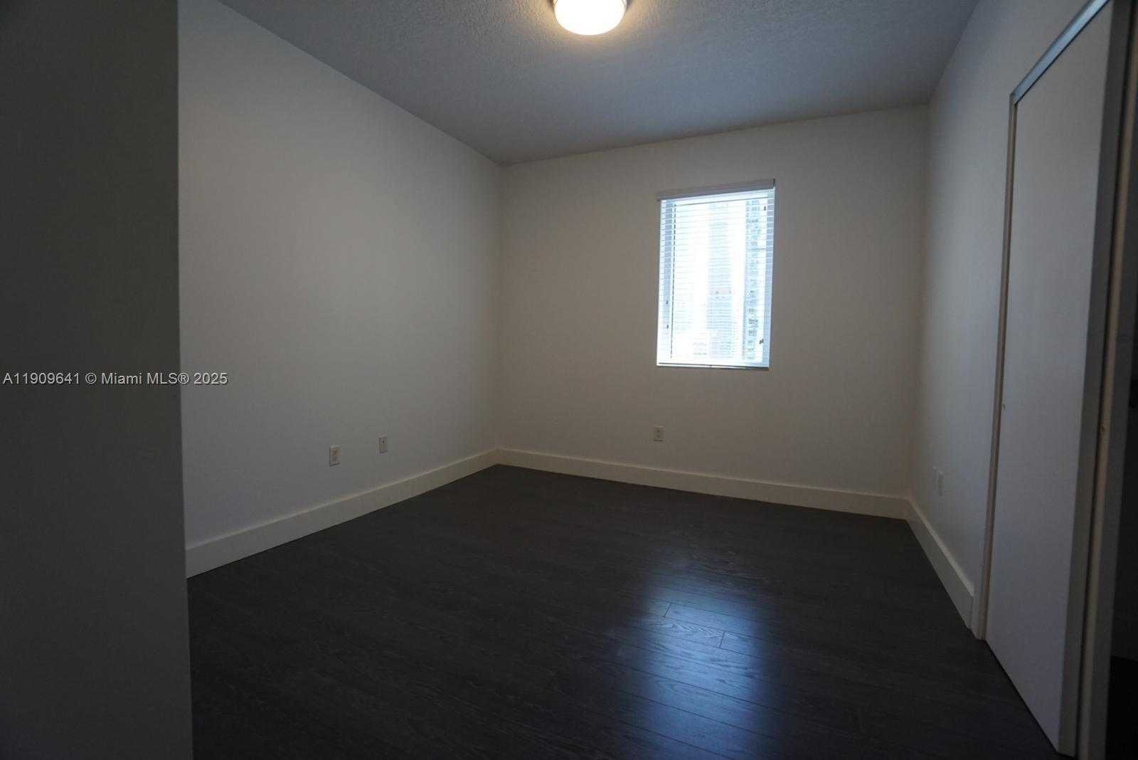 Small Image of 1060 BRICKELL AVE #1411, Miami Number 21