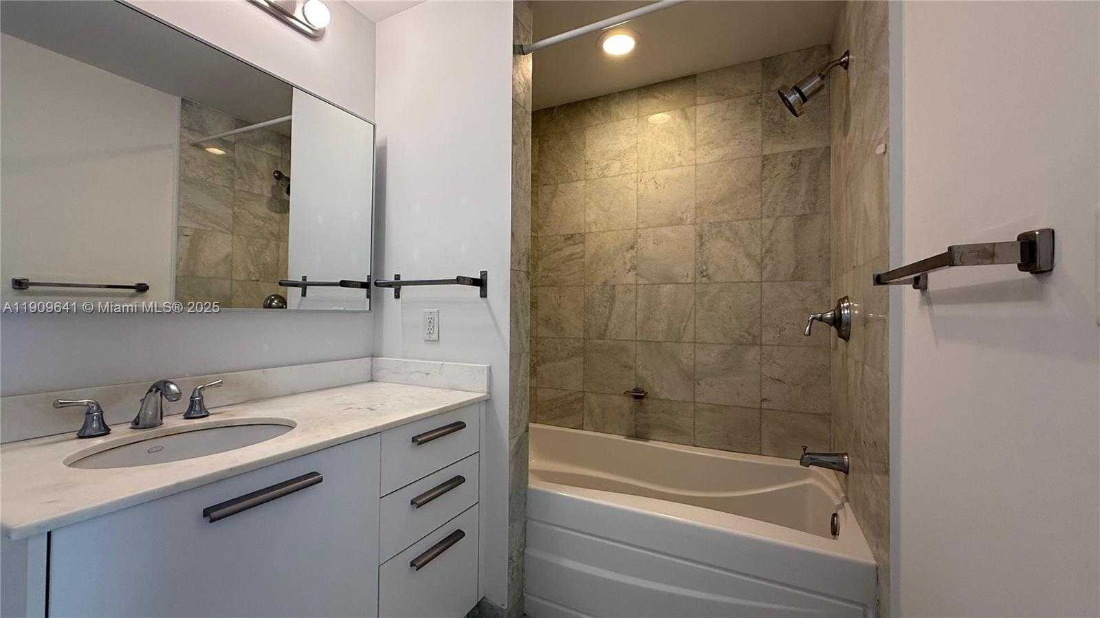 Small Image of 1060 BRICKELL AVE #1411, Miami Number 26