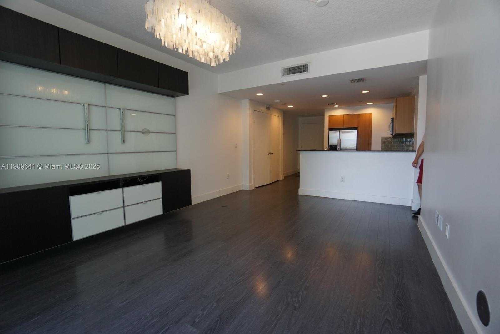 Small Image of 1060 BRICKELL AVE #1411, Miami Number 5