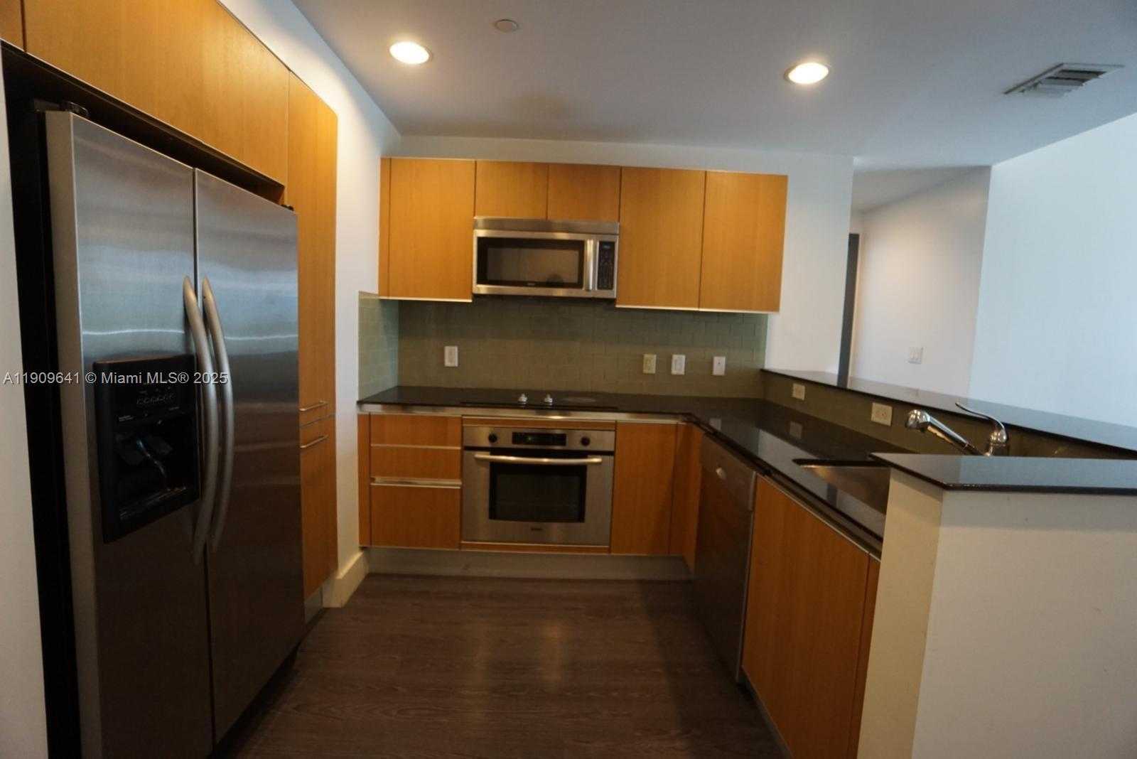 Small Image of 1060 BRICKELL AVE #1411, Miami Number 6