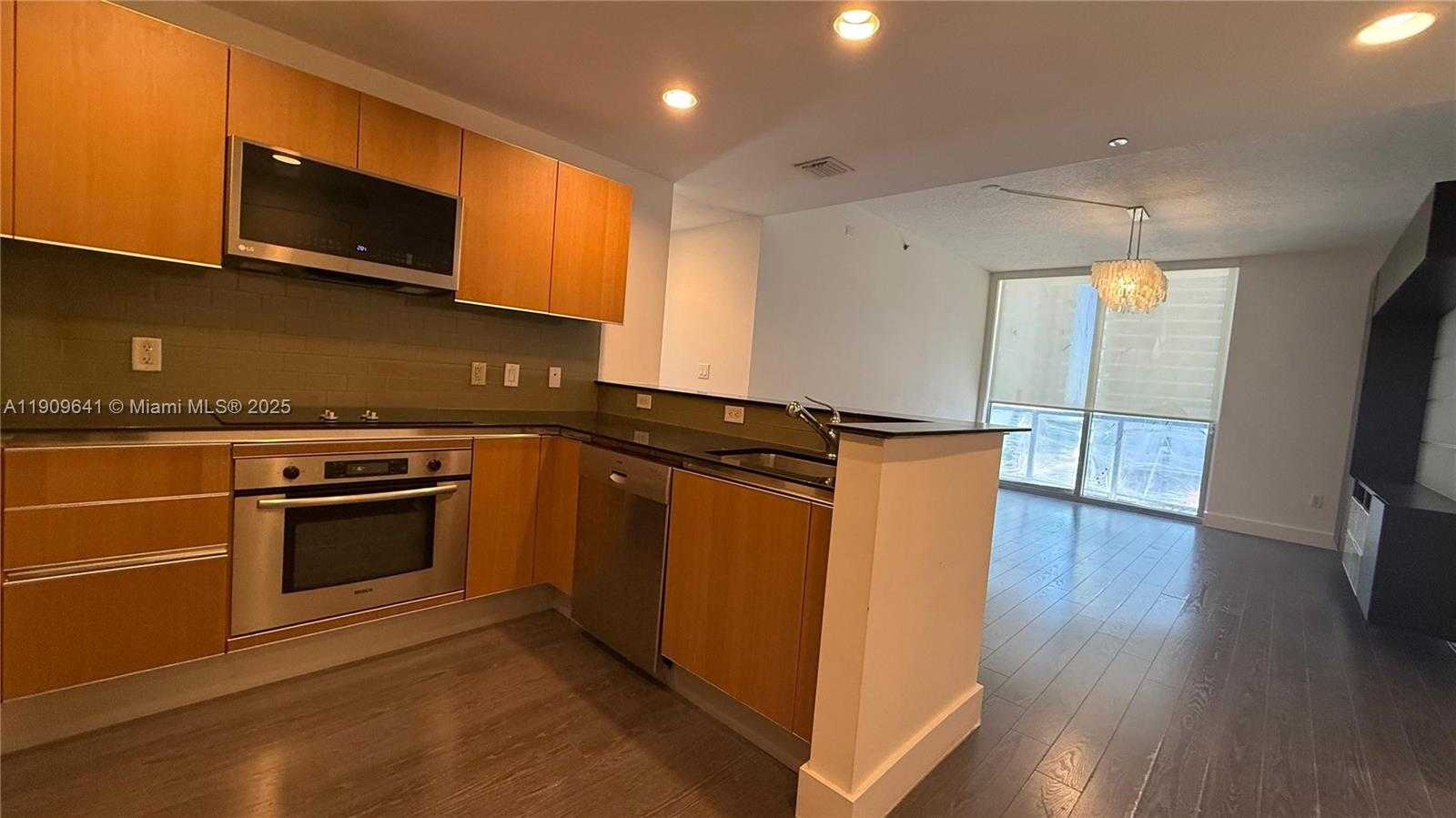 Small Image of 1060 BRICKELL AVE #1411, Miami Number 7