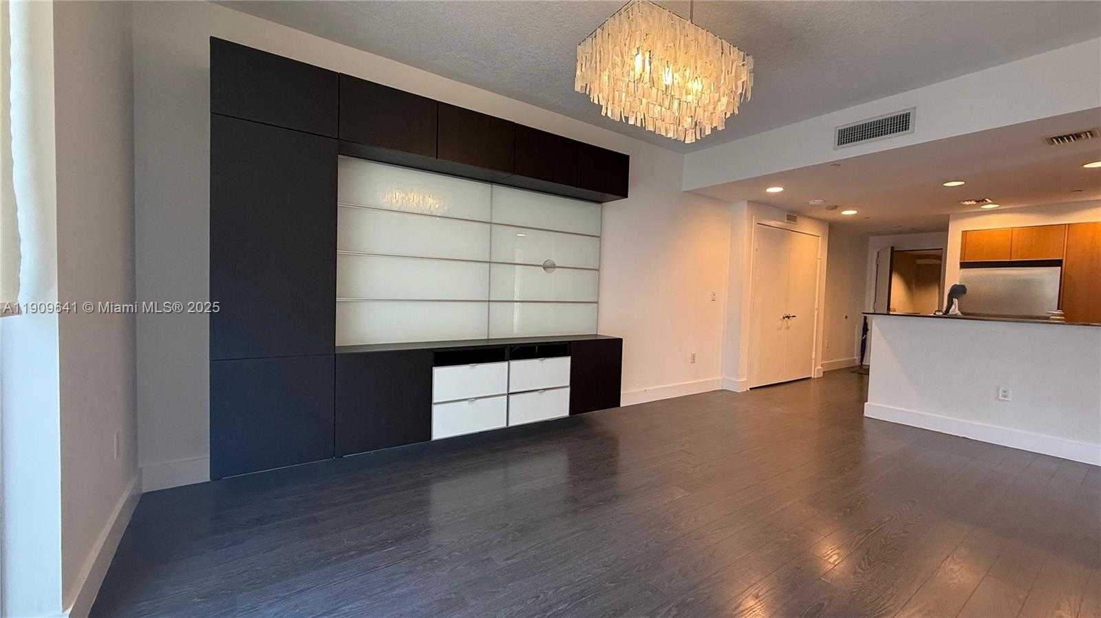 Small Image of 1060 BRICKELL AVE #1411, Miami Number 8