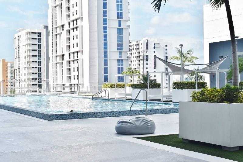 Small Image of 690 SOUTH WEST 1ST CT #2325, Miami Number 16