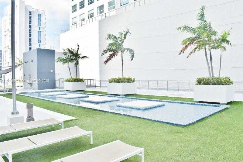 Small Image of 690 SOUTH WEST 1ST CT #2325, Miami Number 18