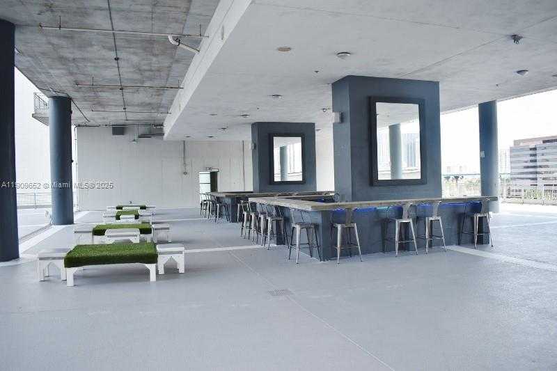 Small Image of 690 SOUTH WEST 1ST CT #2325, Miami Number 20