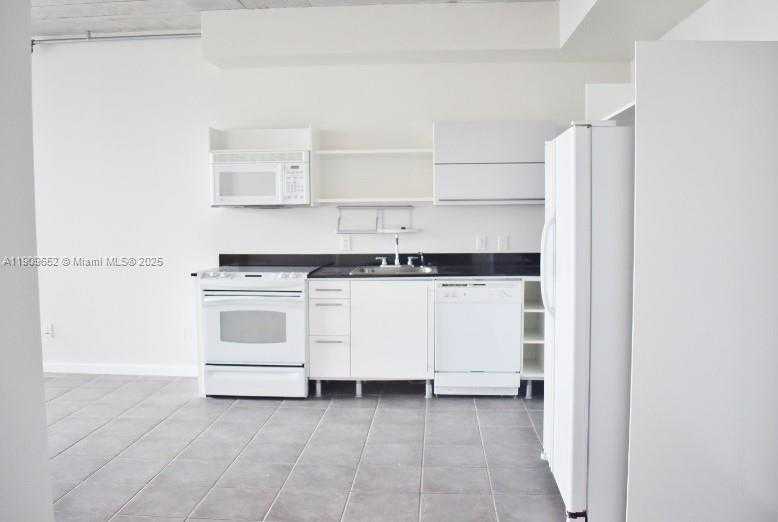 Small Image of 690 SOUTH WEST 1ST CT #2325, Miami Number 3