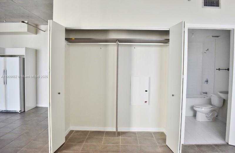 Small Image of 690 SOUTH WEST 1ST CT #2325, Miami Number 6