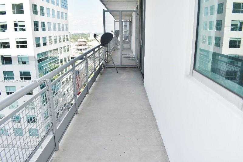 Small Image of 690 SOUTH WEST 1ST CT #2325, Miami Number 8