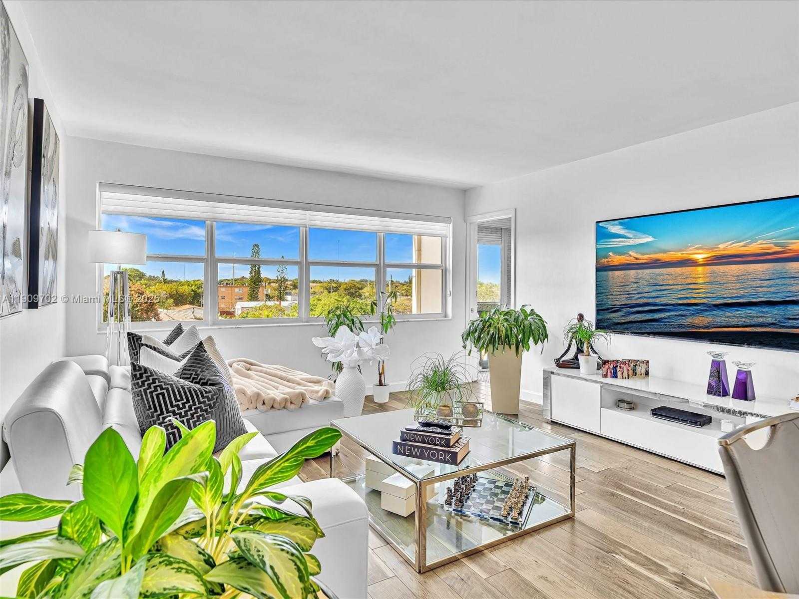 Small Image of 215 SOUTH EAST 3RD AVE #403C, Hallandale Beach Number 5