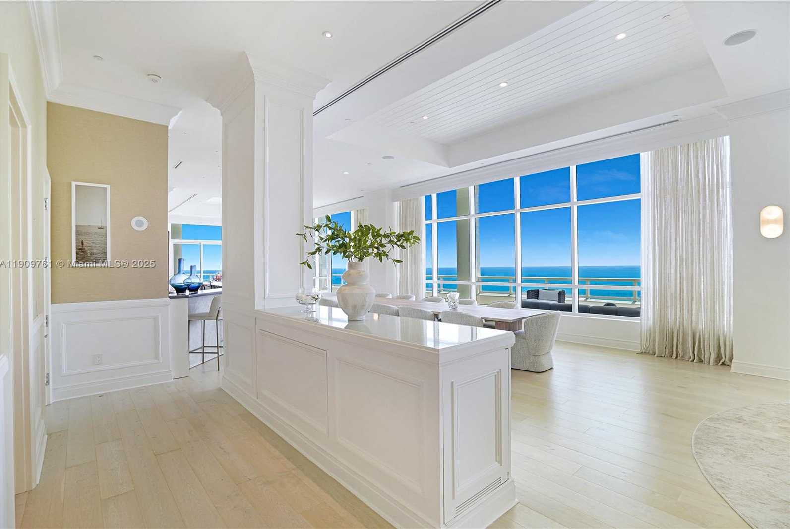 Small Image of 4401 COLLINS AVE #PH South, Miami Beach Number 17